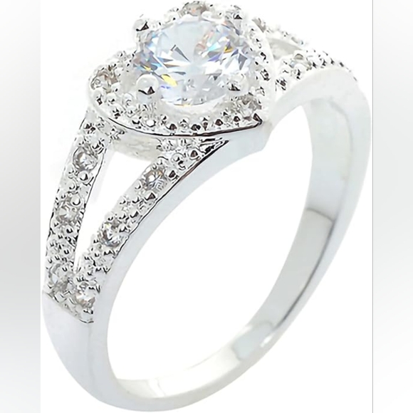 Jewelry - 🤍Brand New, Heart-Shaped Crystal on 925 Sterling Silver Ring (Size 8)